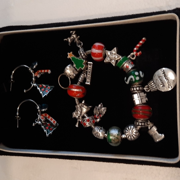 December Willabee&Ward Charm Bracelet - Picture 4 of 10